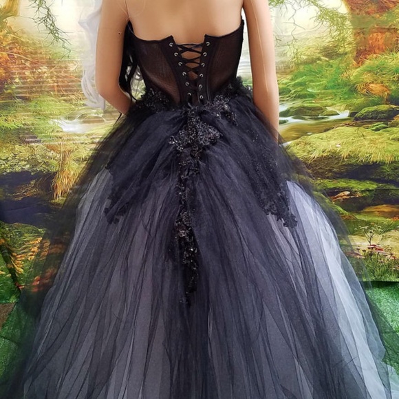 WILLOW Black/White Lace Tulle Corset Wedding Gown - Picture 6 of 8